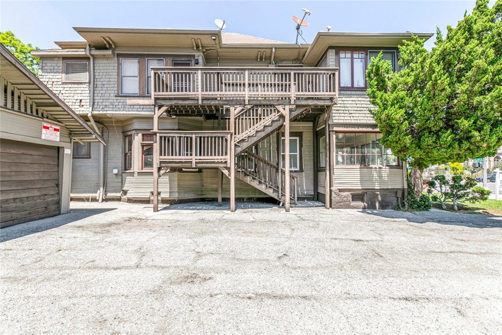 325 S Los Robles Avenue Property Photo 39