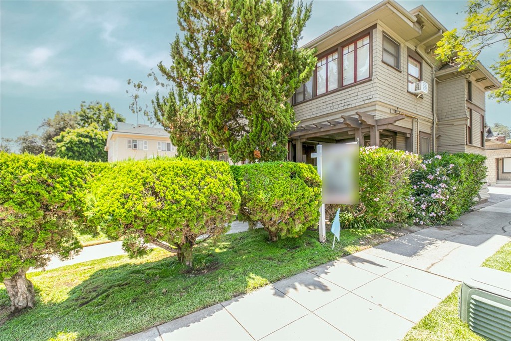 325 S Los Robles Avenue Property Photo 40
