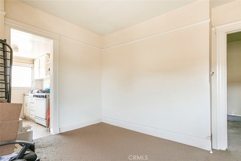 325 S Los Robles Avenue Property Photo 43
