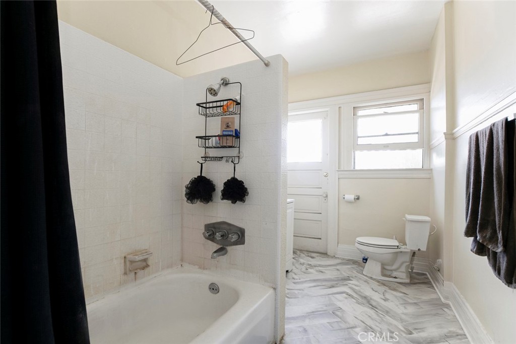 325 S Los Robles Avenue Property Photo 46
