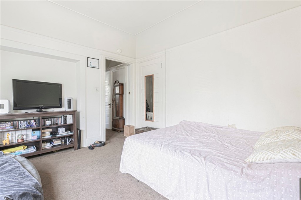 325 S Los Robles Avenue Property Photo 55
