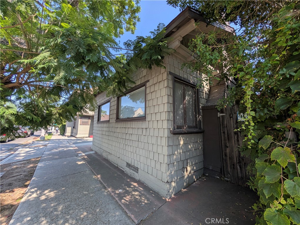 408 E Del Mar Boulevard Property Photo 4