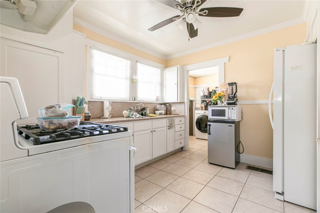 408 E Del Mar Boulevard Property Photo 11