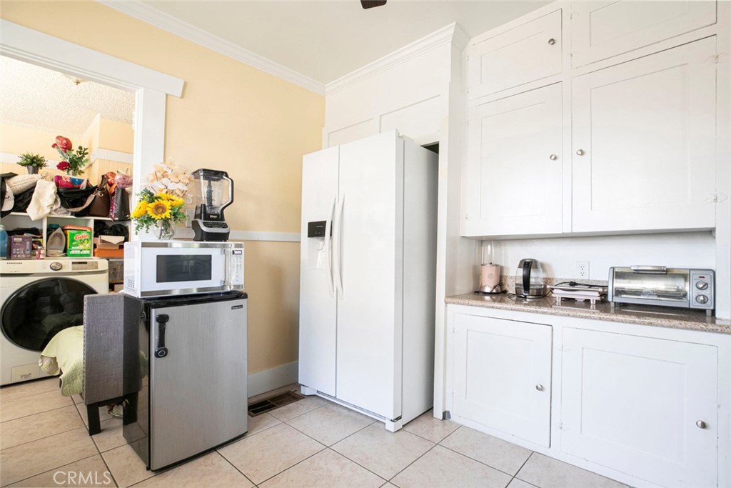 408 E Del Mar Boulevard Property Photo 12