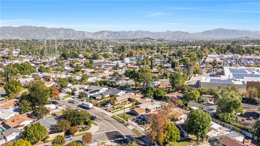 11200 Amestoy Property Photo 4
