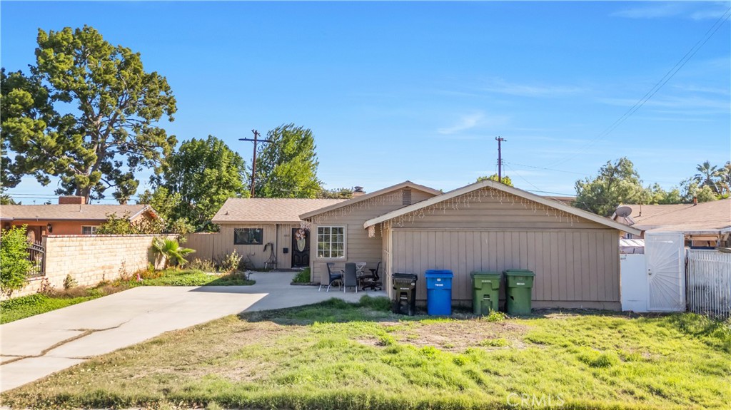 11200 Amestoy Property Photo 8