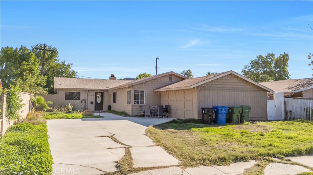 11200 Amestoy Property Photo 9