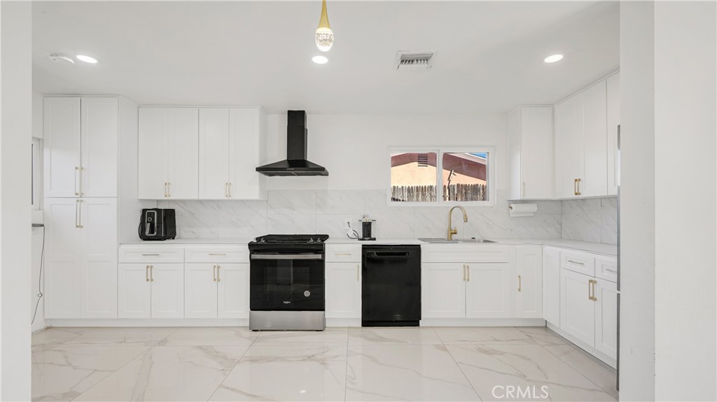 11200 Amestoy Property Photo 14