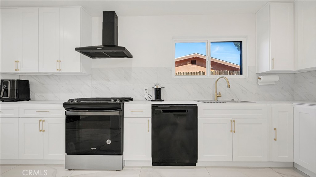 11200 Amestoy Property Photo 16