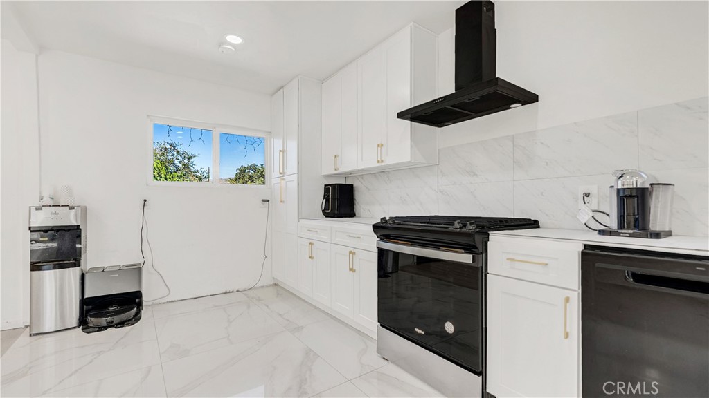 11200 Amestoy Property Photo 17