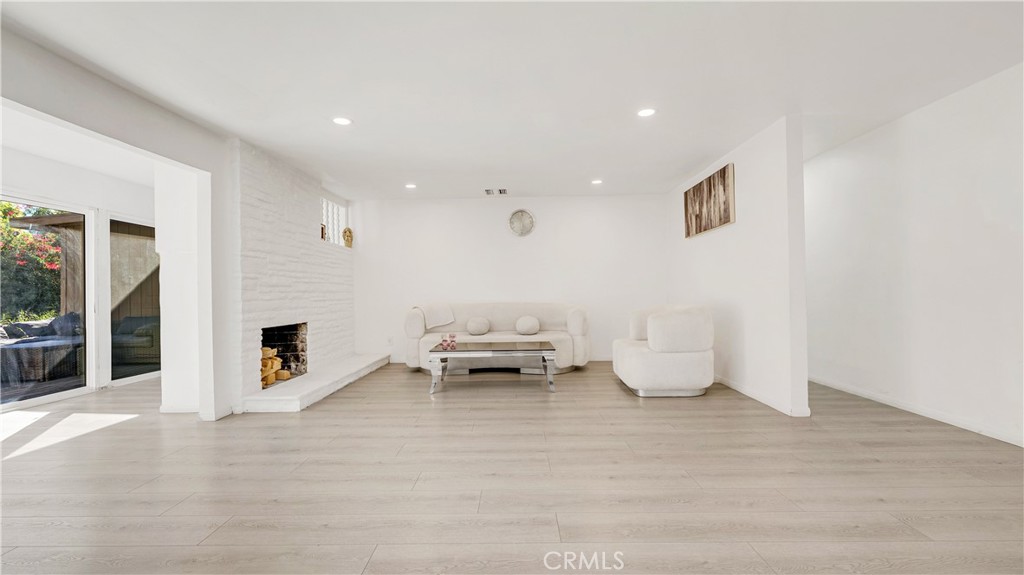 11200 Amestoy Property Photo 19