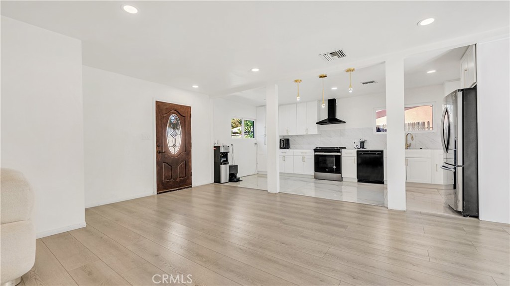 11200 Amestoy Property Photo 23