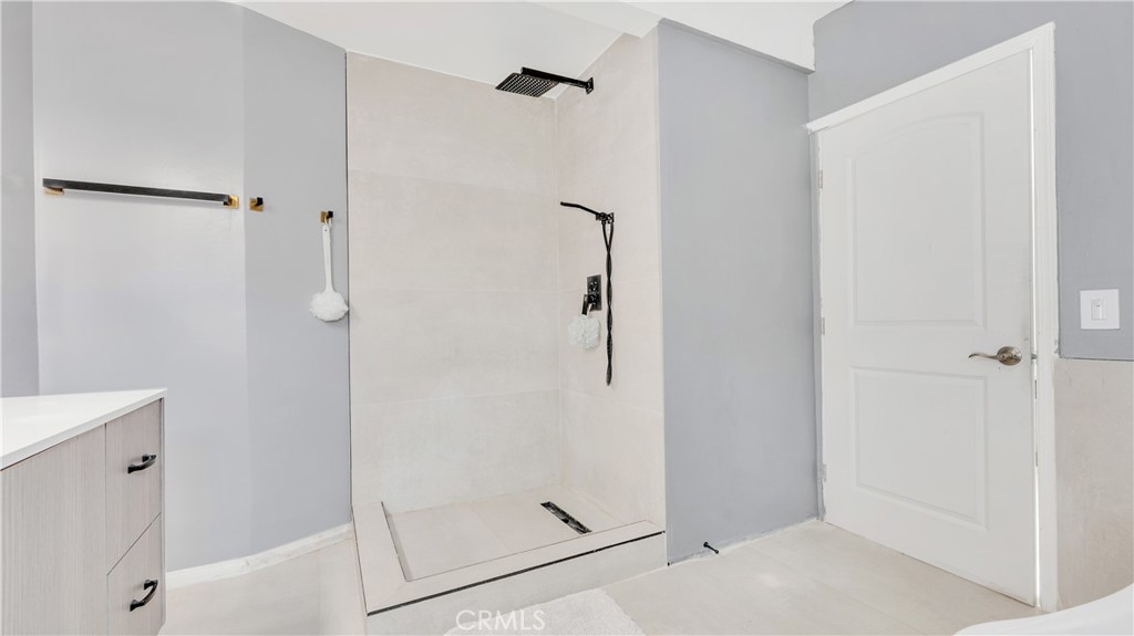 11200 Amestoy Property Photo 32