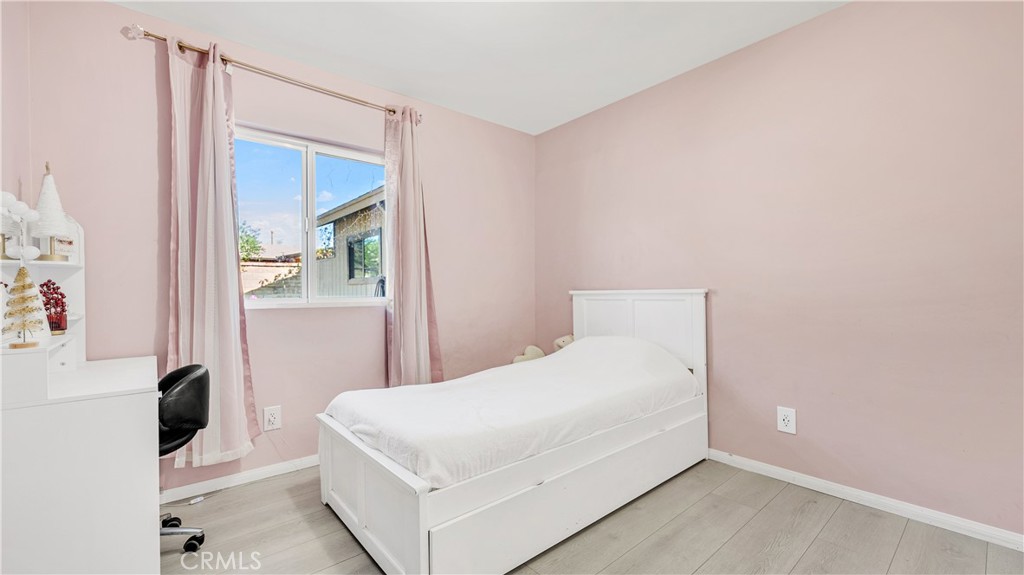 11200 Amestoy Property Photo 37