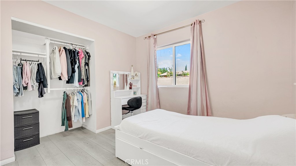 11200 Amestoy Property Photo 38