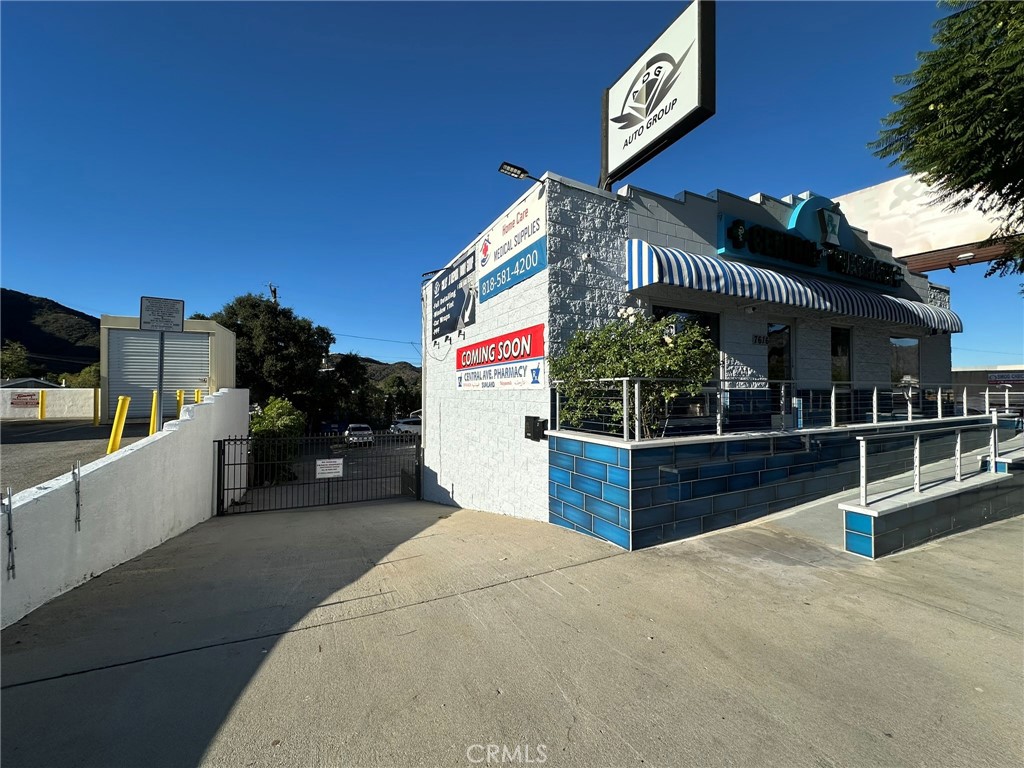 7616 Foothill Boulevard Property Photo 3