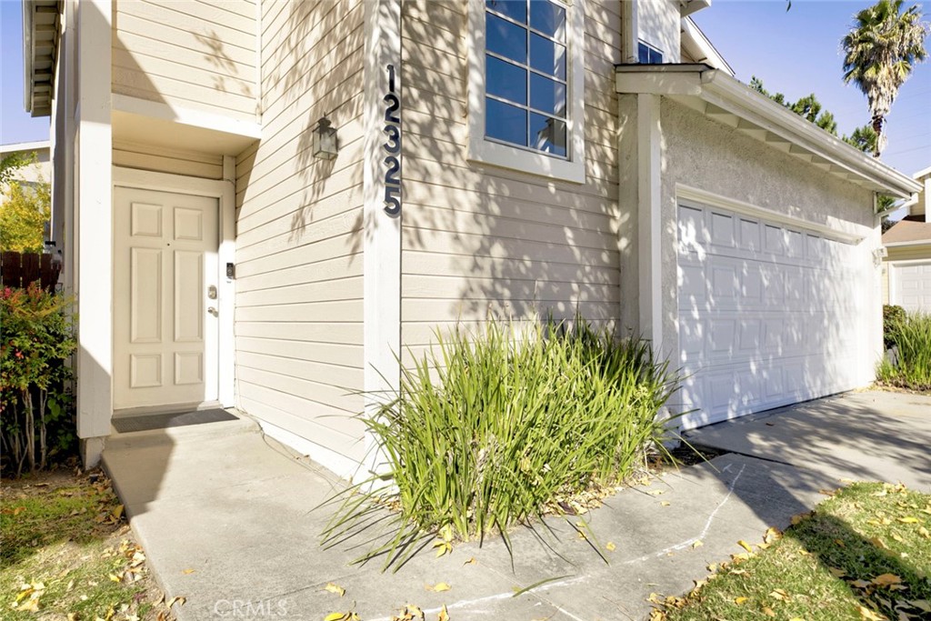 12325 Sweetbriar Property Photo 4
