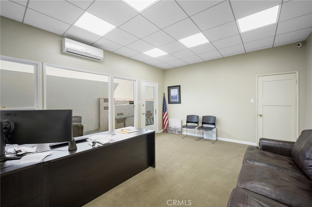 2304 2306 W Burbank Boulevard Property Photo 14