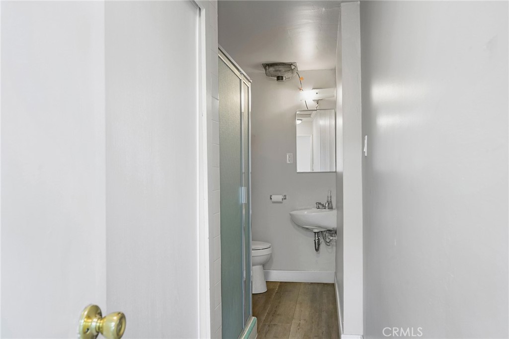2304 2306 W Burbank Boulevard Property Photo 17