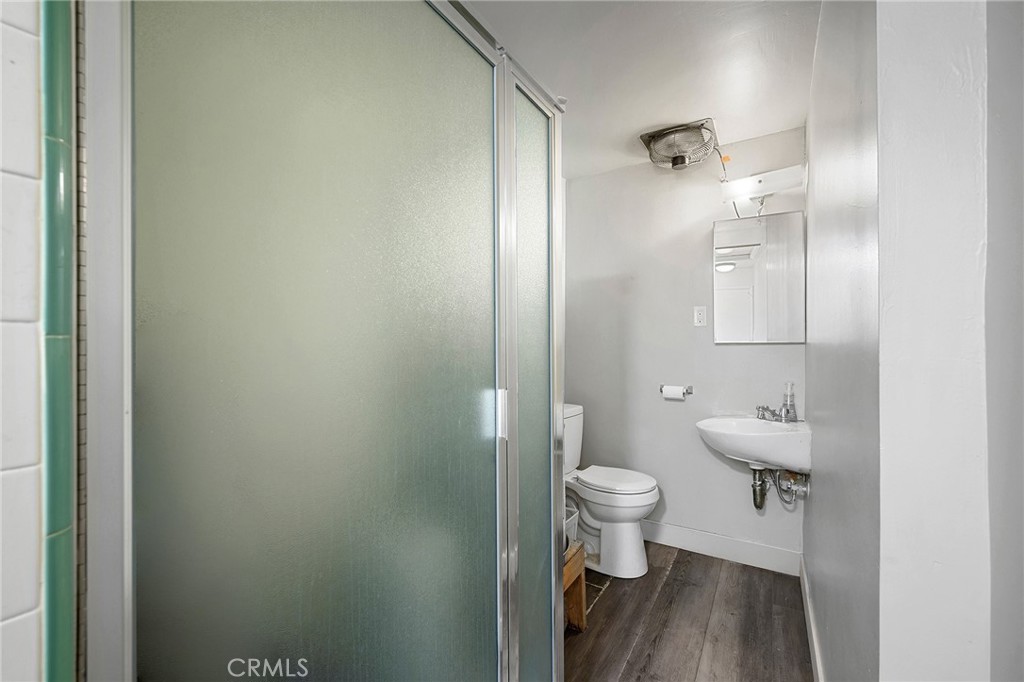 2304 2306 W Burbank Boulevard Property Photo 18