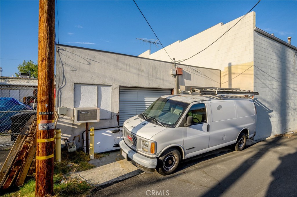 2304 2306 W Burbank Boulevard Property Photo 32