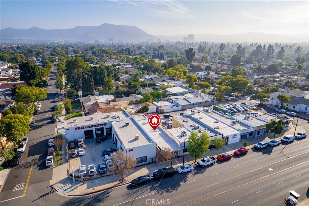 2304 2306 W Burbank Boulevard Property Photo 34