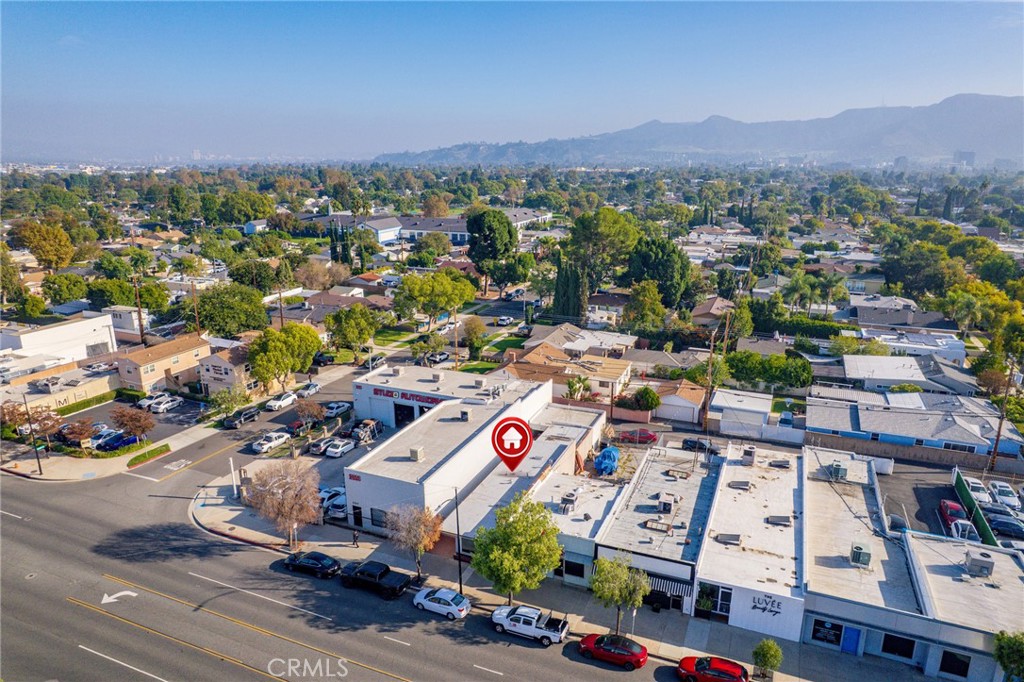 2304 2306 W Burbank Boulevard Property Photo 35