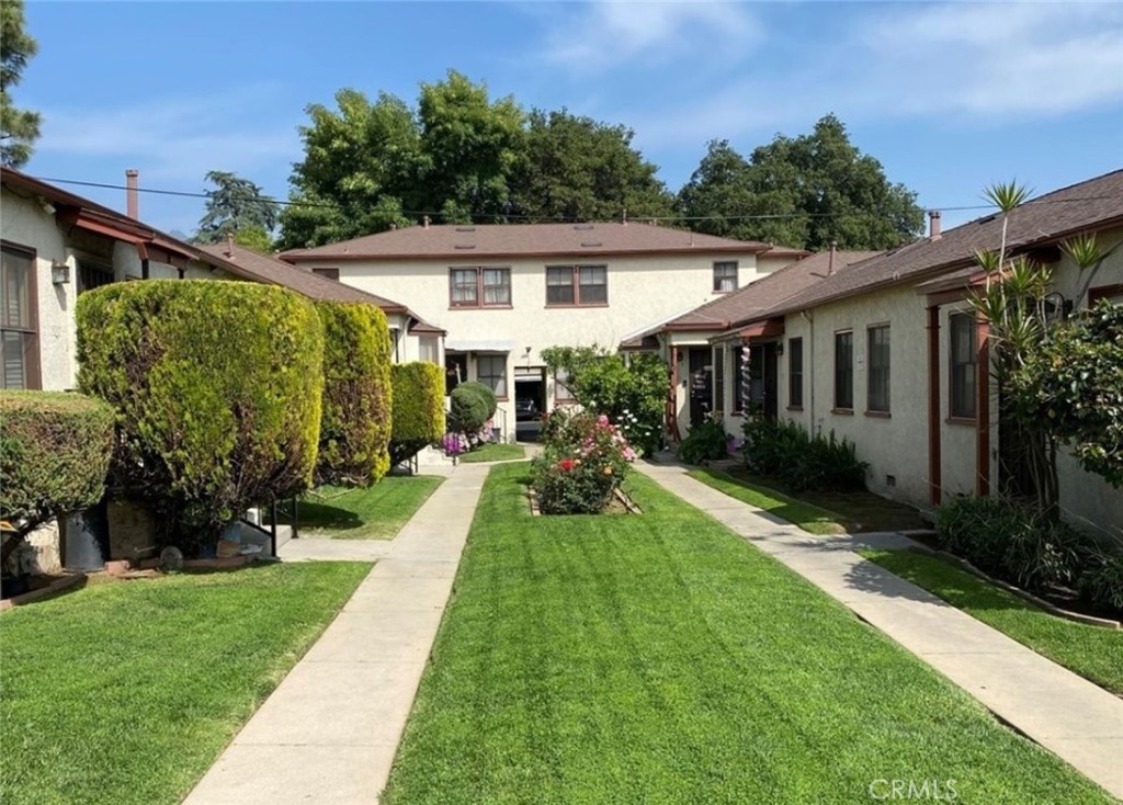 2010 N Los Robles Avenue Property Photo 3