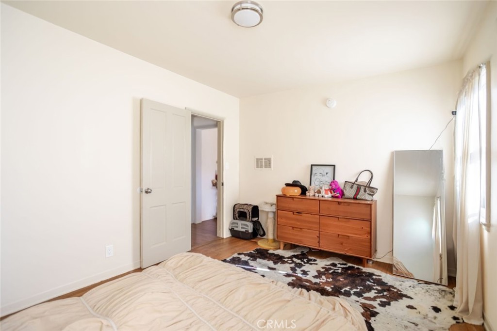 2010 N Los Robles Avenue Property Photo 7