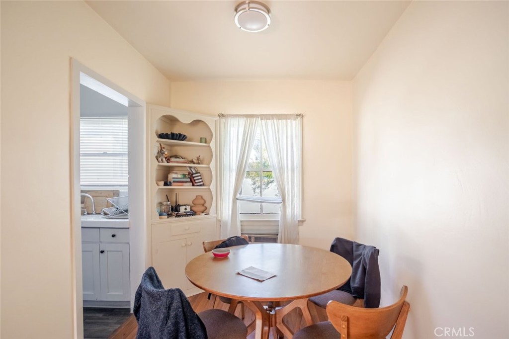 2010 N Los Robles Avenue Property Photo 14