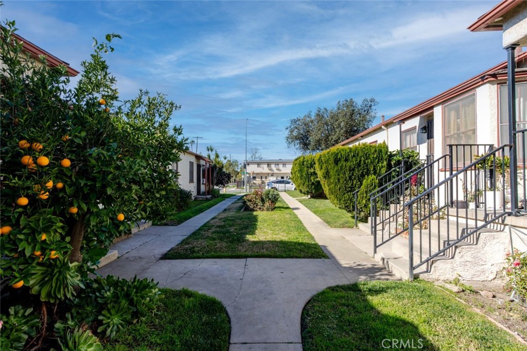 2010 N Los Robles Avenue Property Photo 17