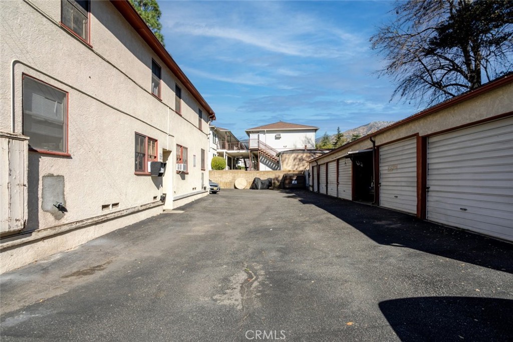 2010 N Los Robles Avenue Property Photo 20