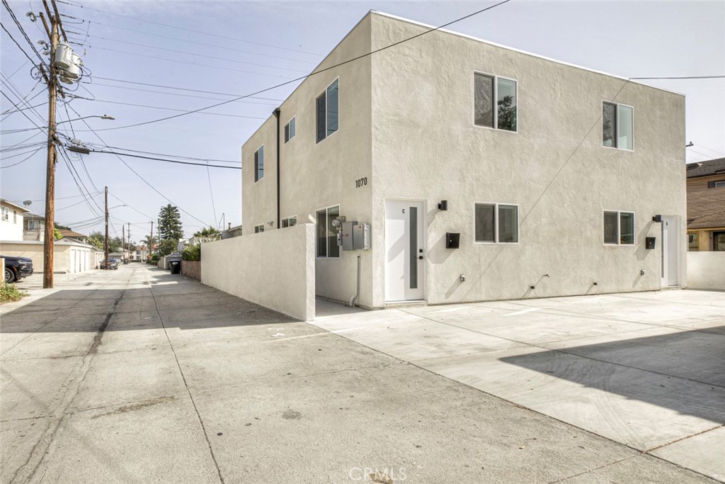 1070 Allen Avenue C Property Photo 2