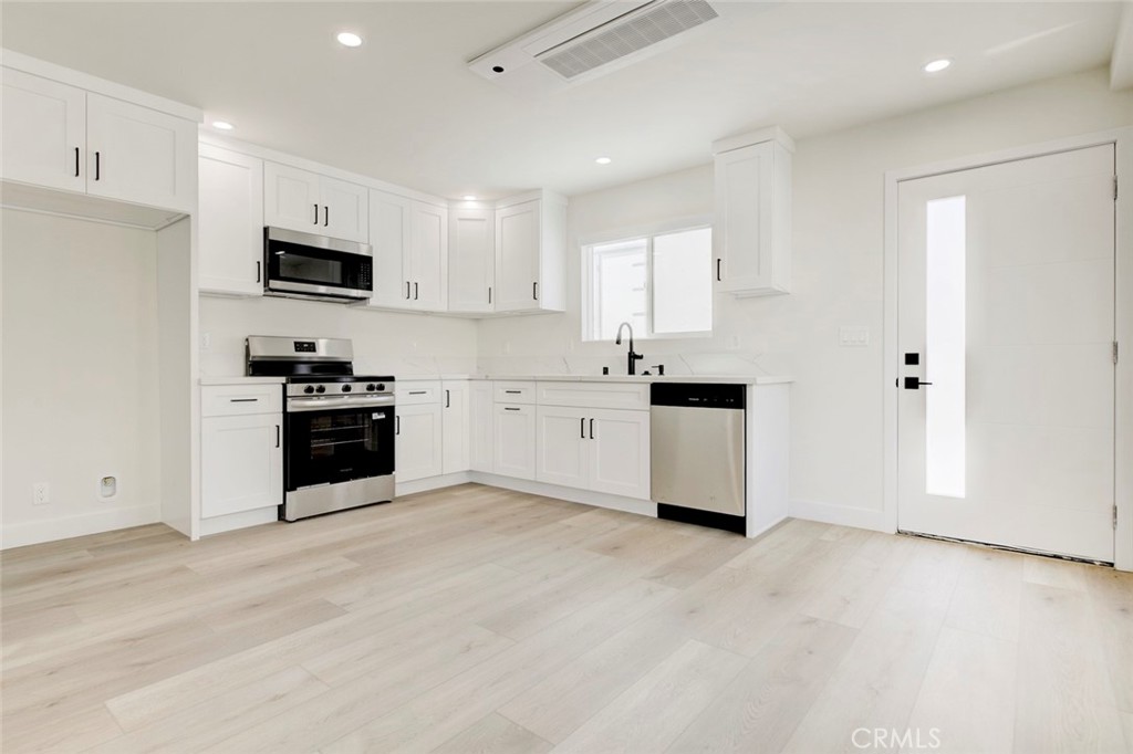 1070 Allen Avenue C Property Photo 6