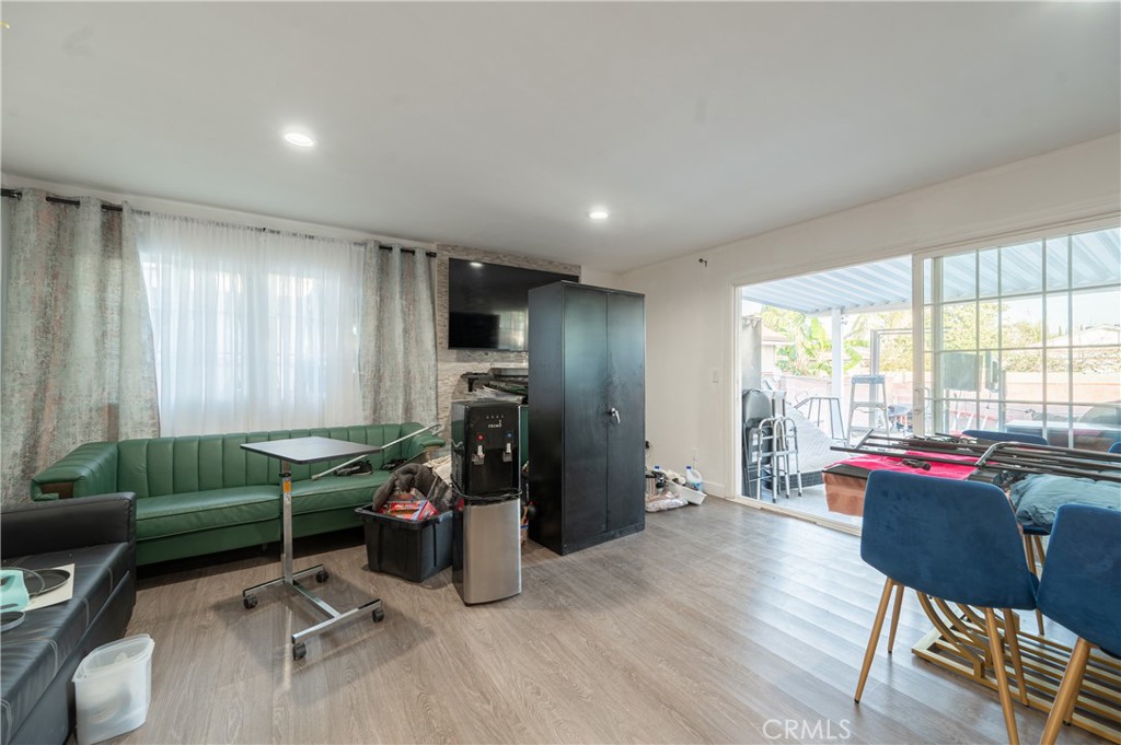 11214 Woodley Property Photo 4