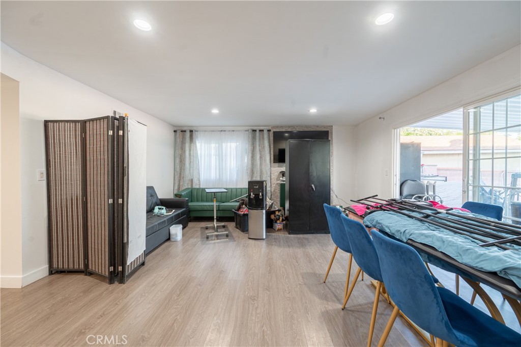 11214 Woodley Property Photo 5