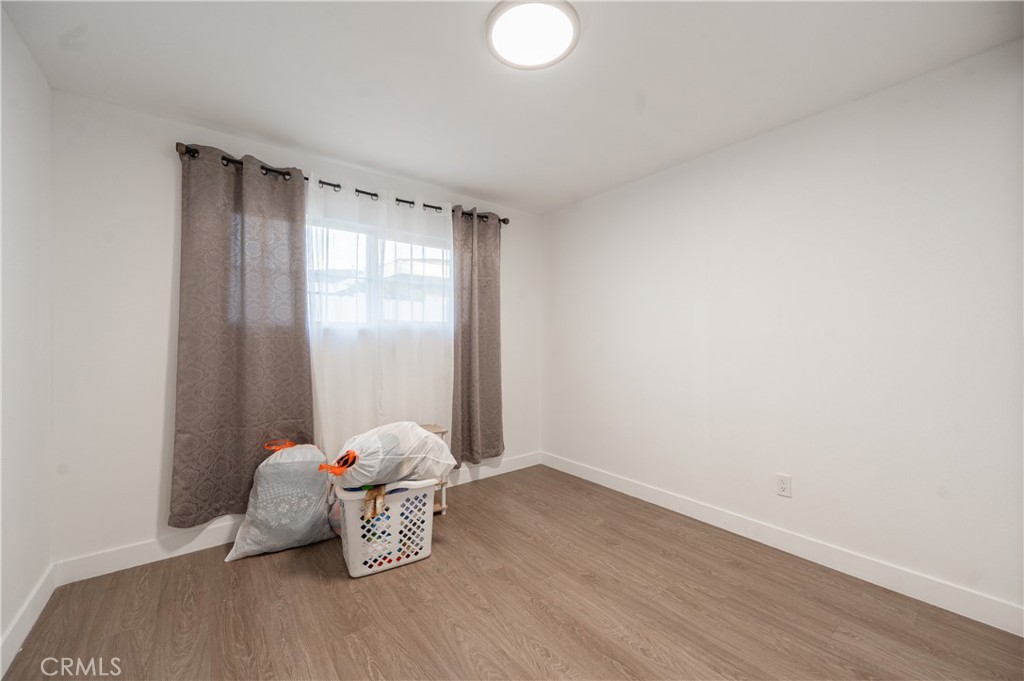 11214 Woodley Property Photo 7