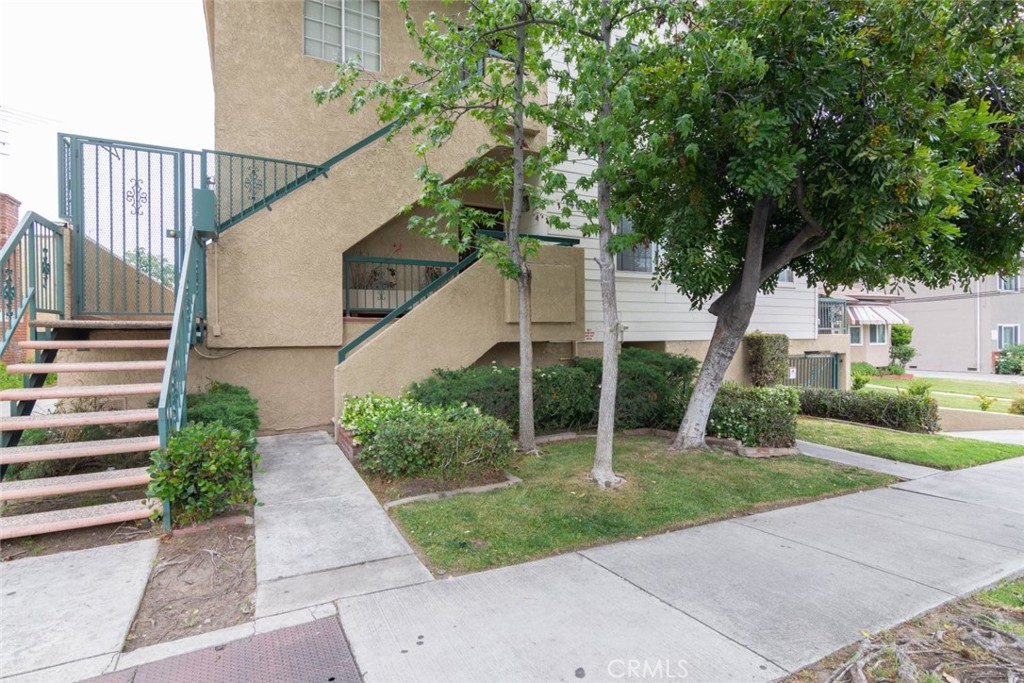 404 Lincoln Avenue Property Photo 4