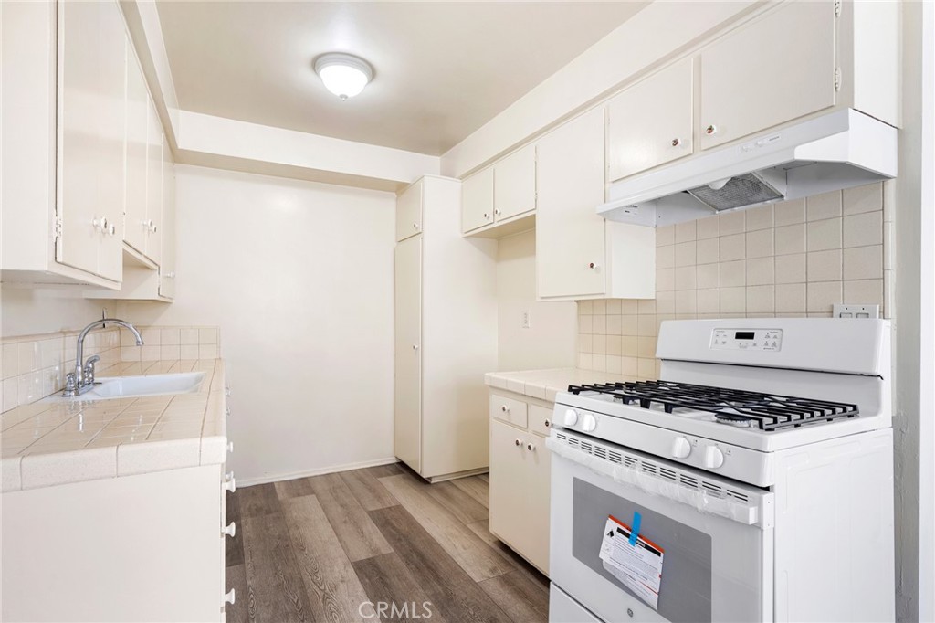 208 E Chevy Chase Drive 1 Property Photo 9