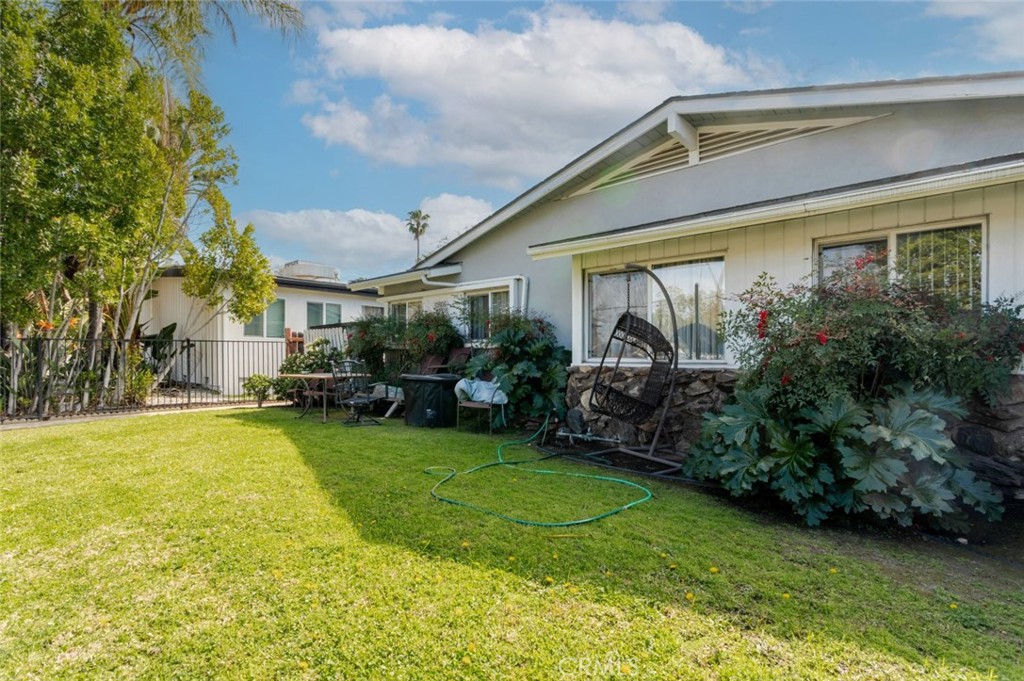 12806 Oxnard Street Property Photo 2