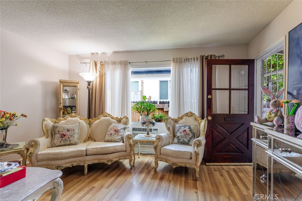 12806 Oxnard Street Property Photo 3