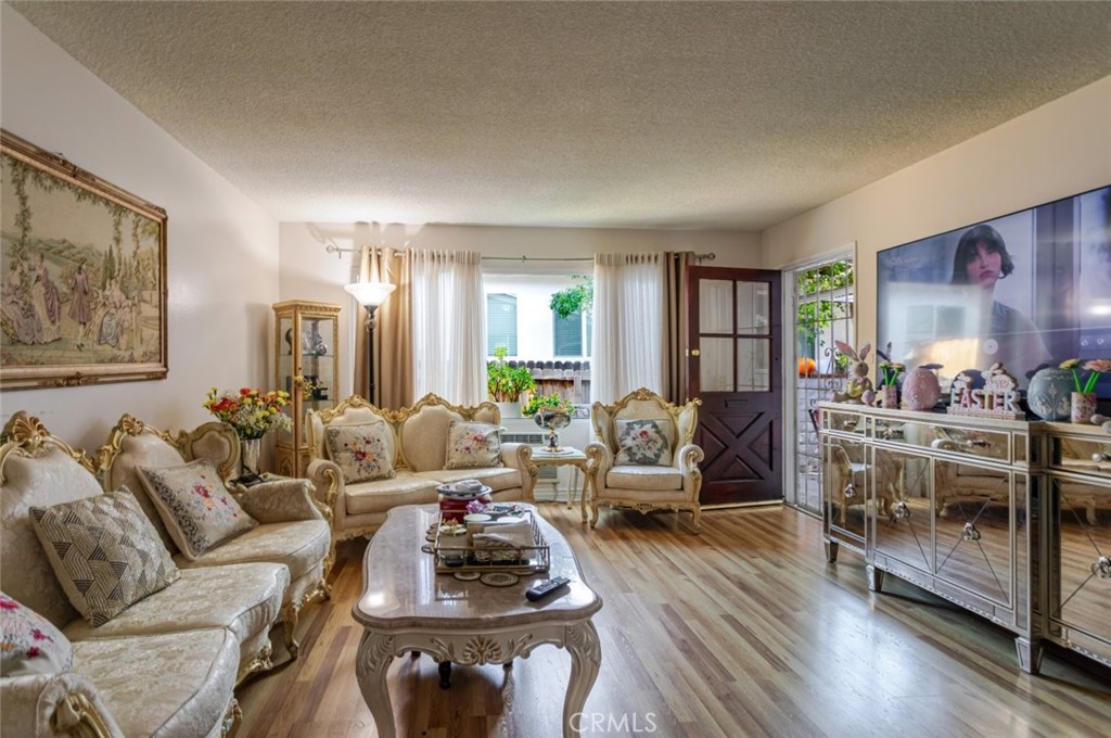 12806 Oxnard Street Property Photo 4