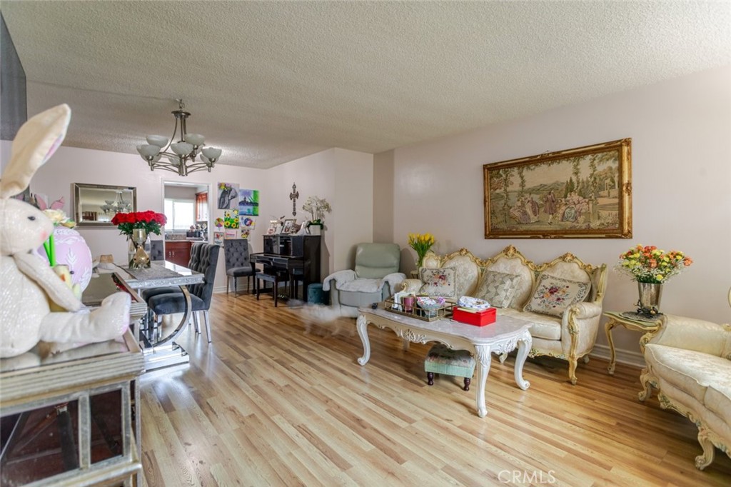 12806 Oxnard Street Property Photo 5