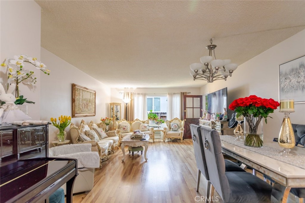 12806 Oxnard Street Property Photo 6
