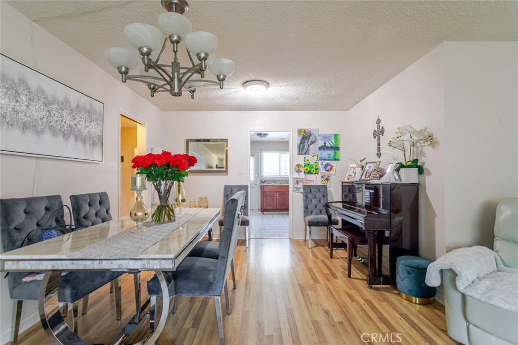 12806 Oxnard Street Property Photo 7