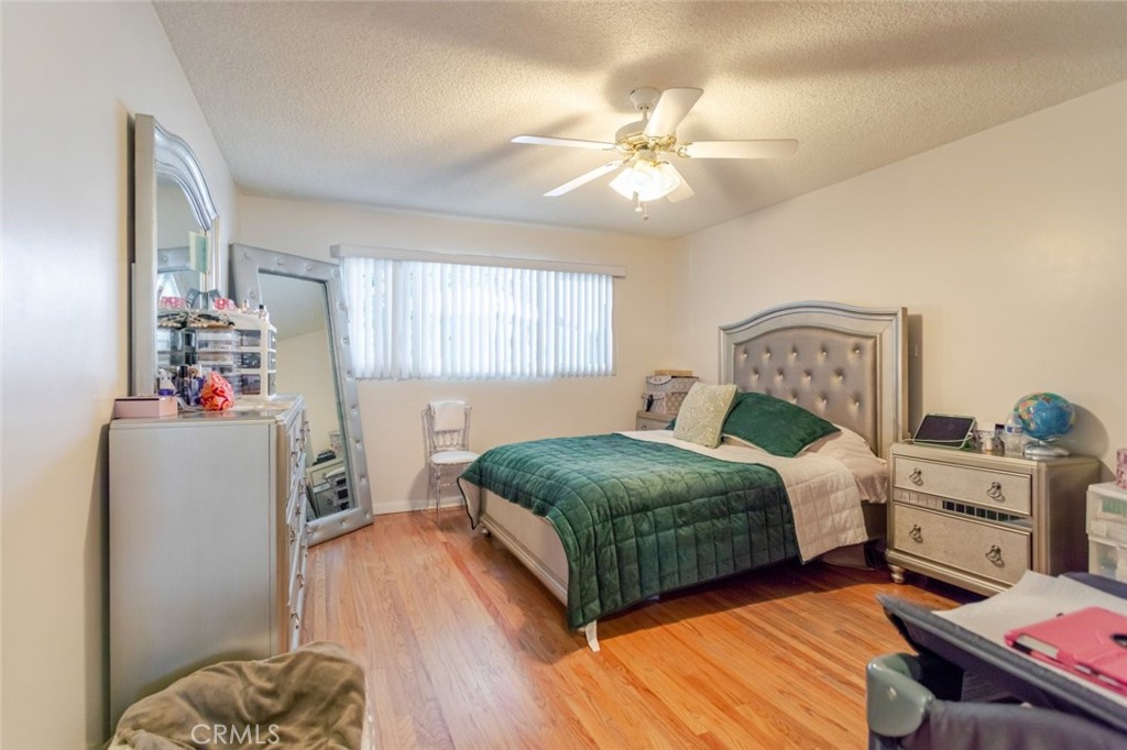 12806 Oxnard Street Property Photo 13