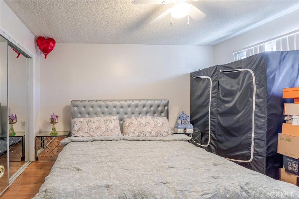 12806 Oxnard Street Property Photo 15