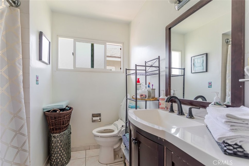 12806 Oxnard Street Property Photo 16