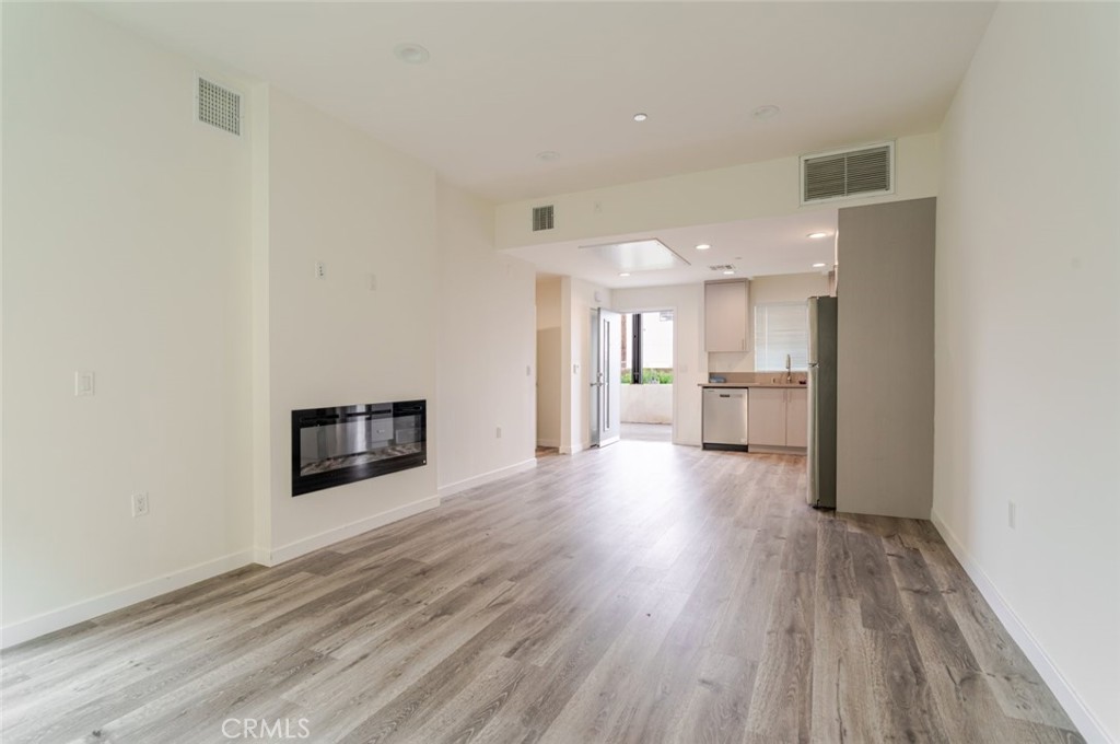 10652 Whipple Street Property Photo 5