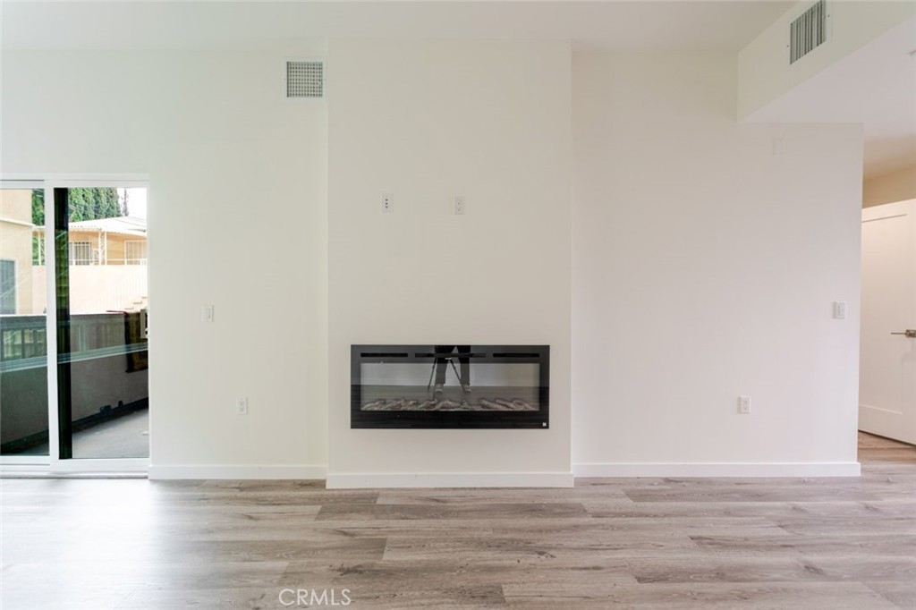 10652 Whipple Street Property Photo 6